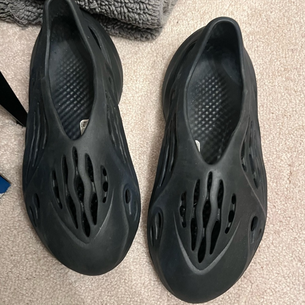 Well maintained!  Yeezy Foam Runnr Sz 9. Dark Navy Blue Unisex Sizing